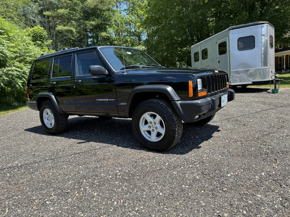 2000 Jeep XJ Cherokee - Image 2 of 31