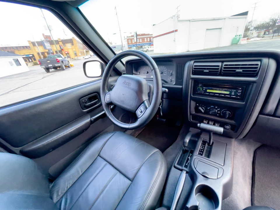 2000 Jeep XJ Cherokee - Image 27 of 31