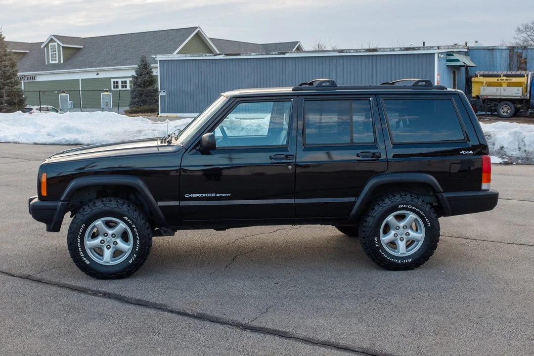 2000 Jeep XJ Cherokee - Image 3 of 31