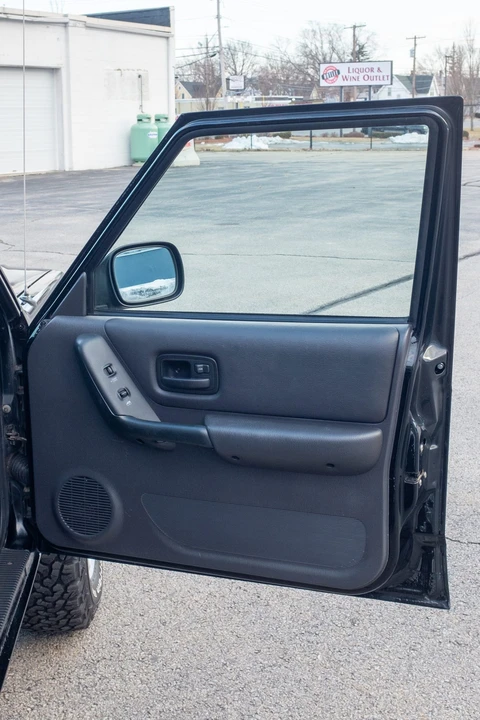 2000 Jeep XJ Cherokee - Image 19 of 31