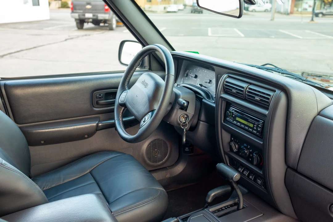 2000 Jeep XJ Cherokee - Image 22 of 31