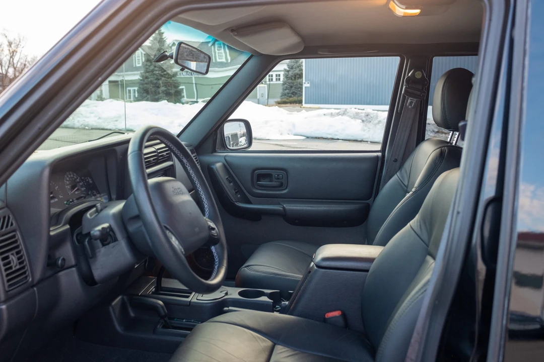 2000 Jeep XJ Cherokee - Image 15 of 31