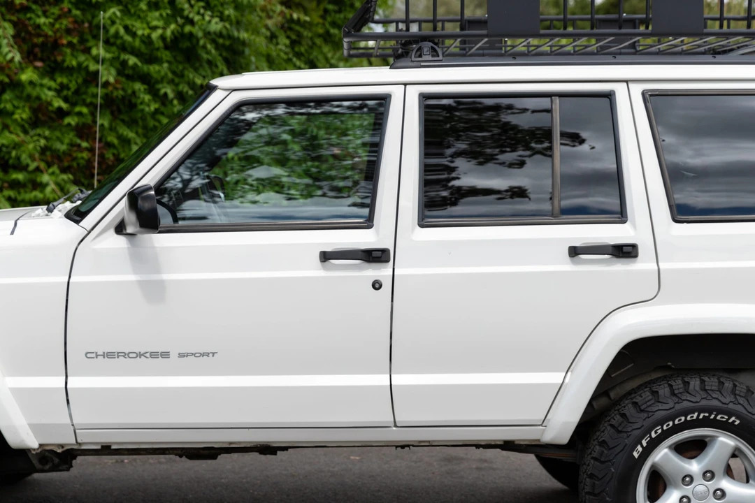 2000 Jeep XJ Cherokee - Image 17 of 31
