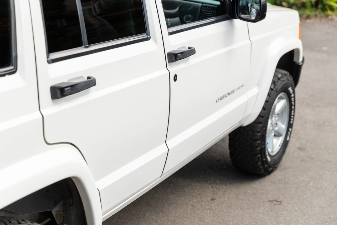 2000 Jeep XJ Cherokee - Image 15 of 31