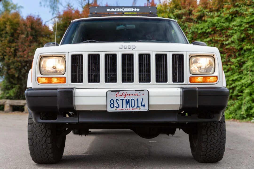 2000 Jeep XJ Cherokee - Image 3 of 31