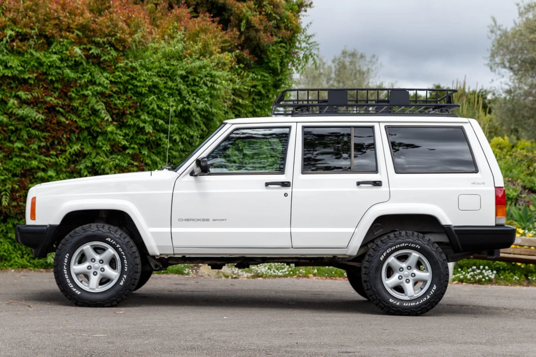 2000 Jeep XJ Cherokee - Image 10 of 31