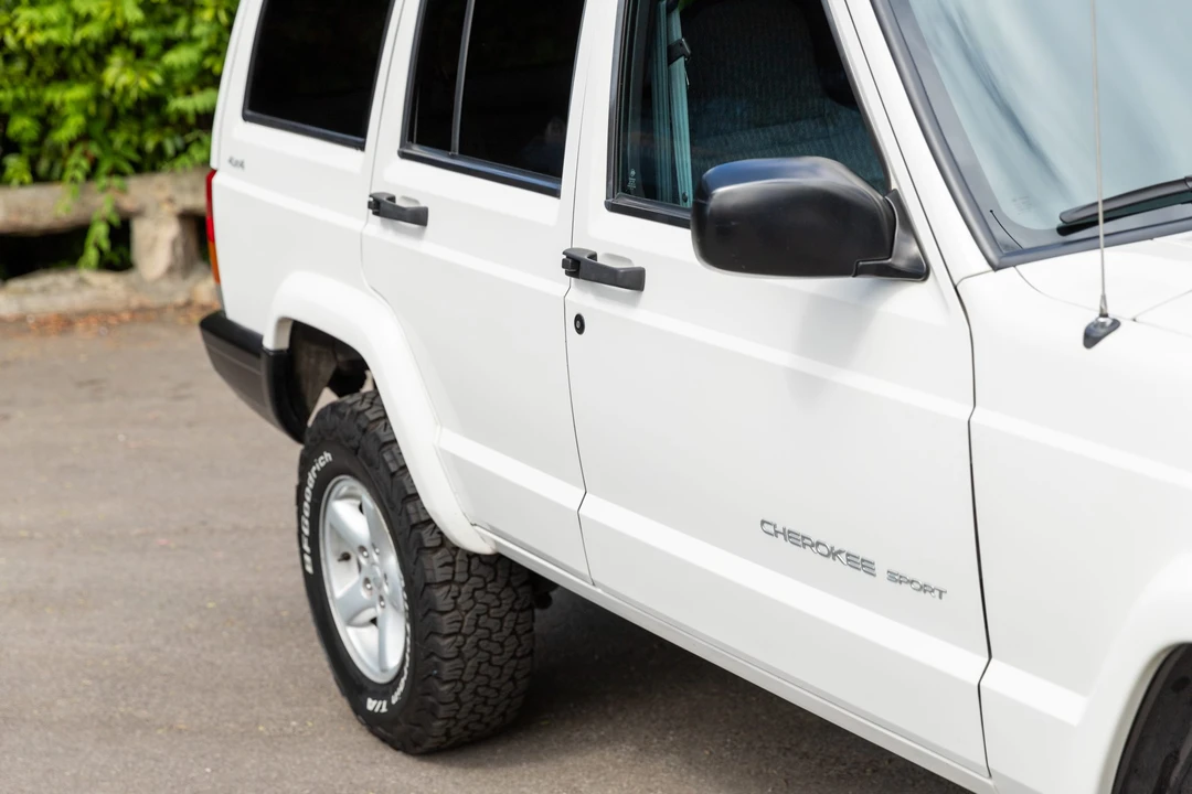 2000 Jeep XJ Cherokee - Image 14 of 31