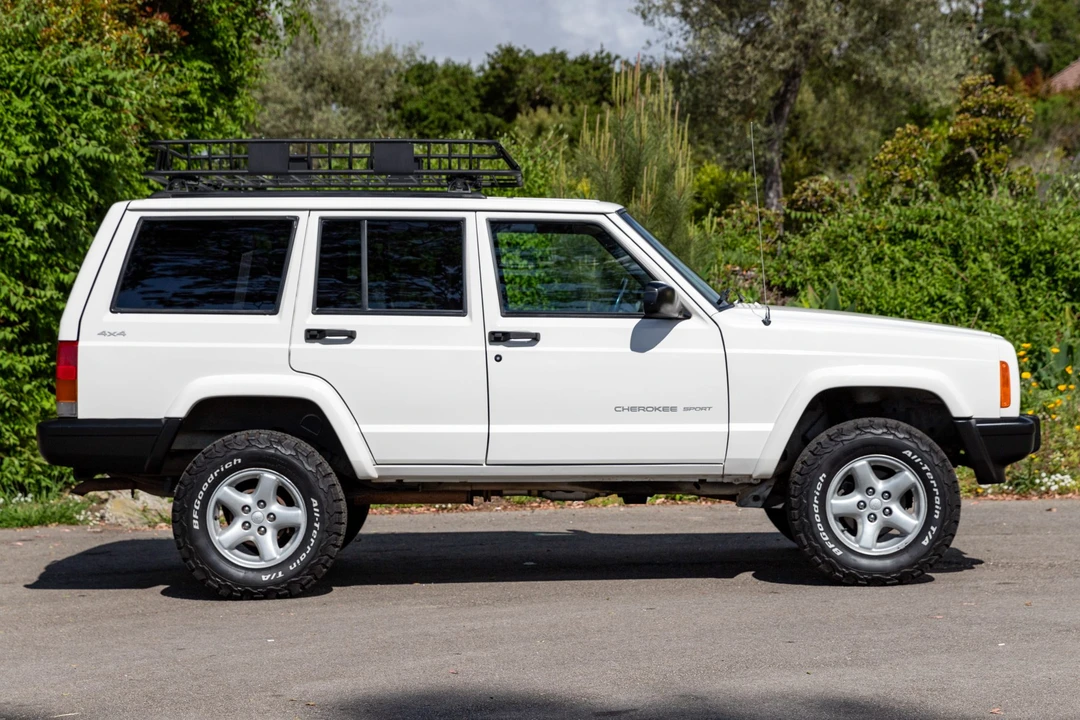 2000 Jeep XJ Cherokee - Image 5 of 31