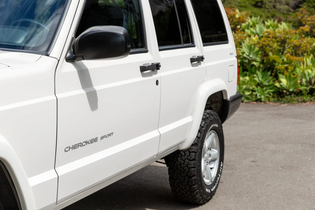 2000 Jeep XJ Cherokee - Image 16 of 31