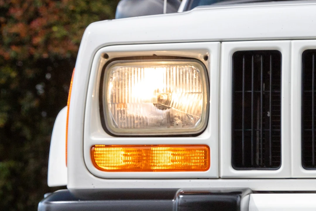 2000 Jeep XJ Cherokee - Image 27 of 31