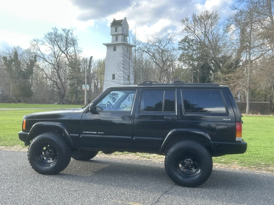 2000 Jeep XJ Cherokee - Image 9 of 31