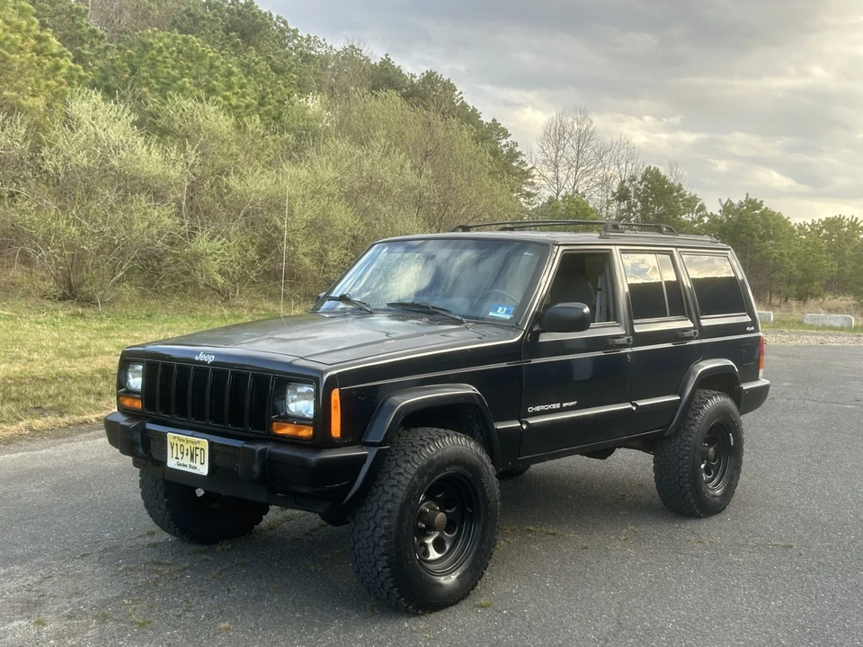 2000 Jeep XJ Cherokee - Image 2 of 31