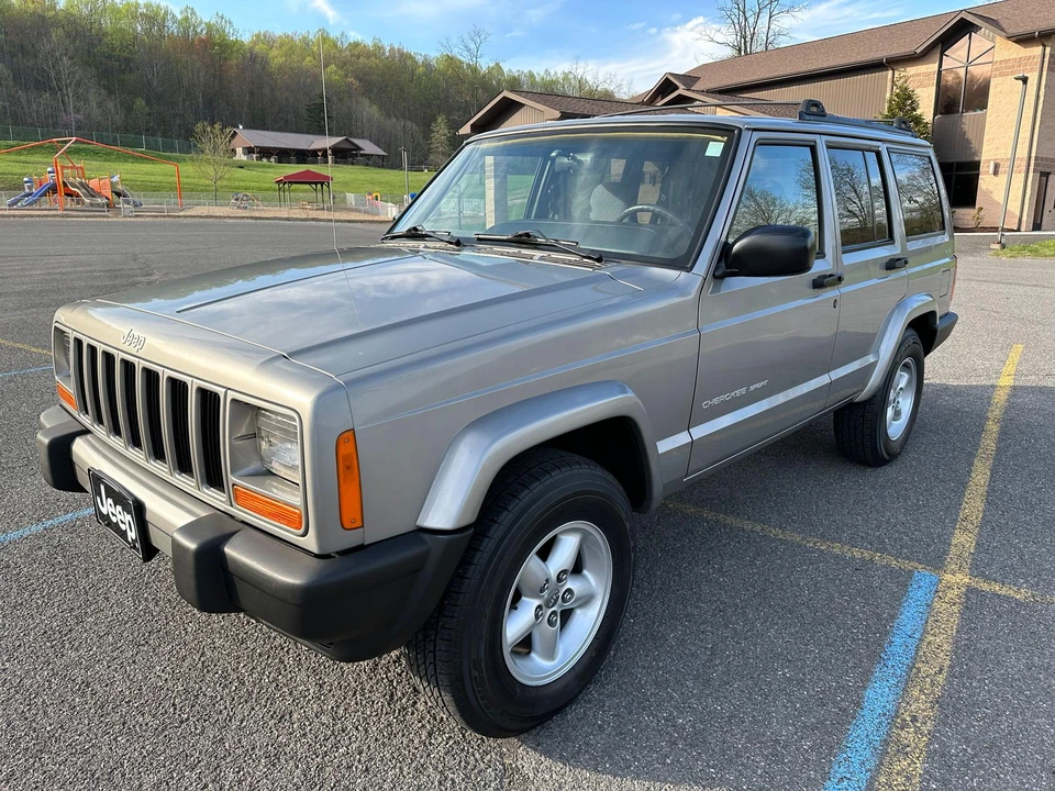 2000 Jeep XJ Cherokee - Image 5 of 31