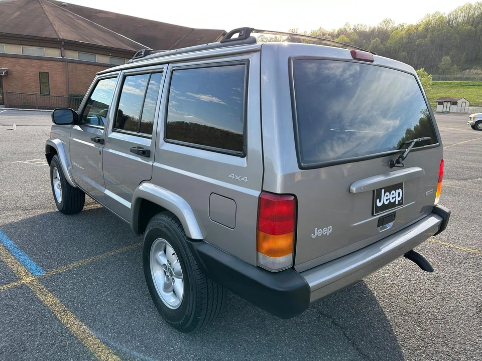 2000 Jeep XJ Cherokee - Image 9 of 31