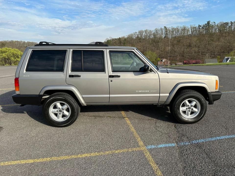2000 Jeep XJ Cherokee - Image 16 of 31