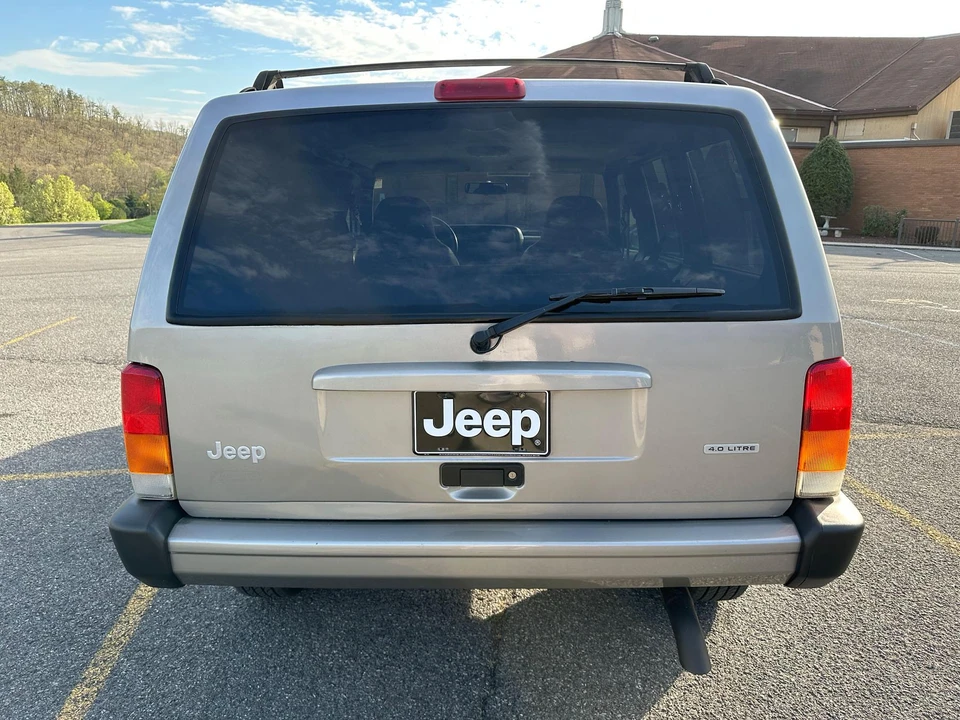 2000 Jeep XJ Cherokee - Image 10 of 31
