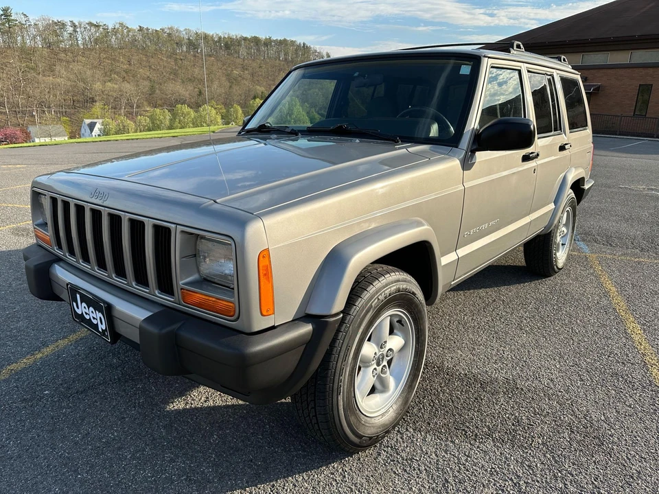 2000 Jeep XJ Cherokee - Image 4 of 31
