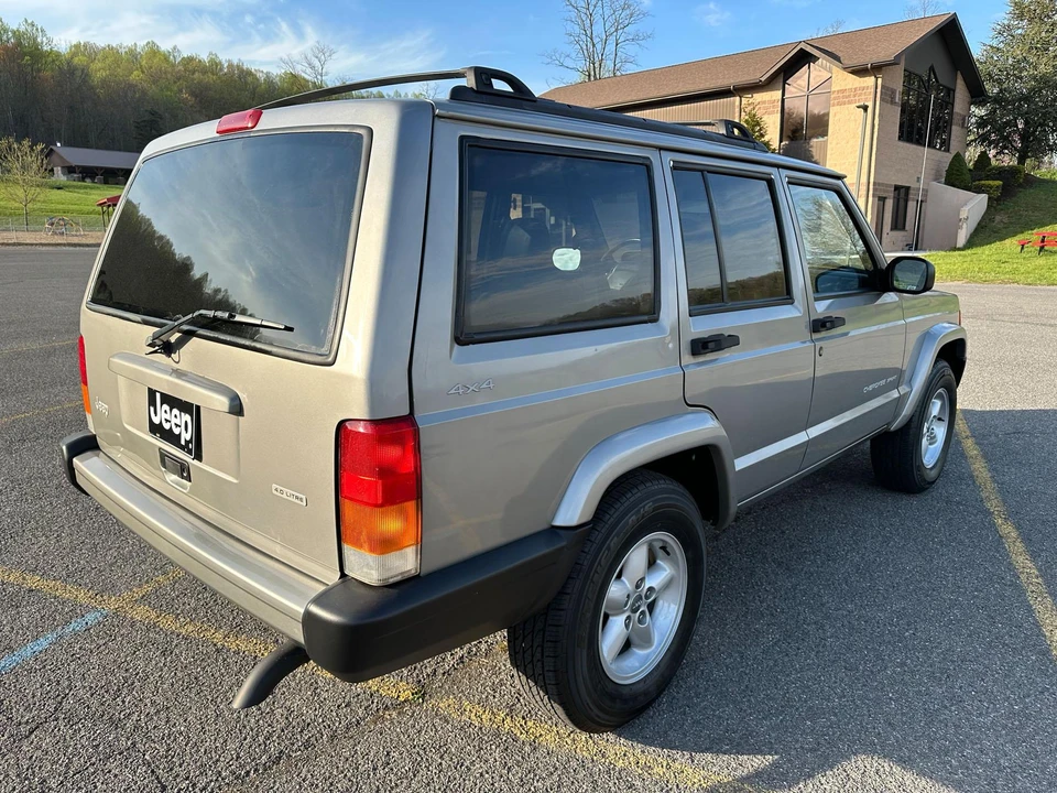 2000 Jeep XJ Cherokee - Image 11 of 31