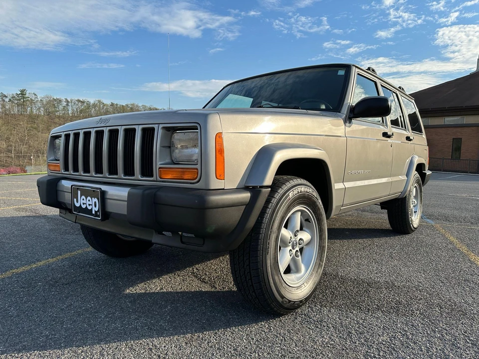 2000 Jeep XJ Cherokee - Image 3 of 31