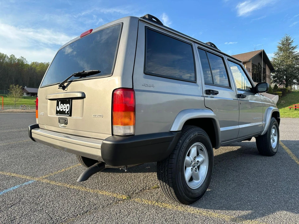 2000 Jeep XJ Cherokee - Image 13 of 31