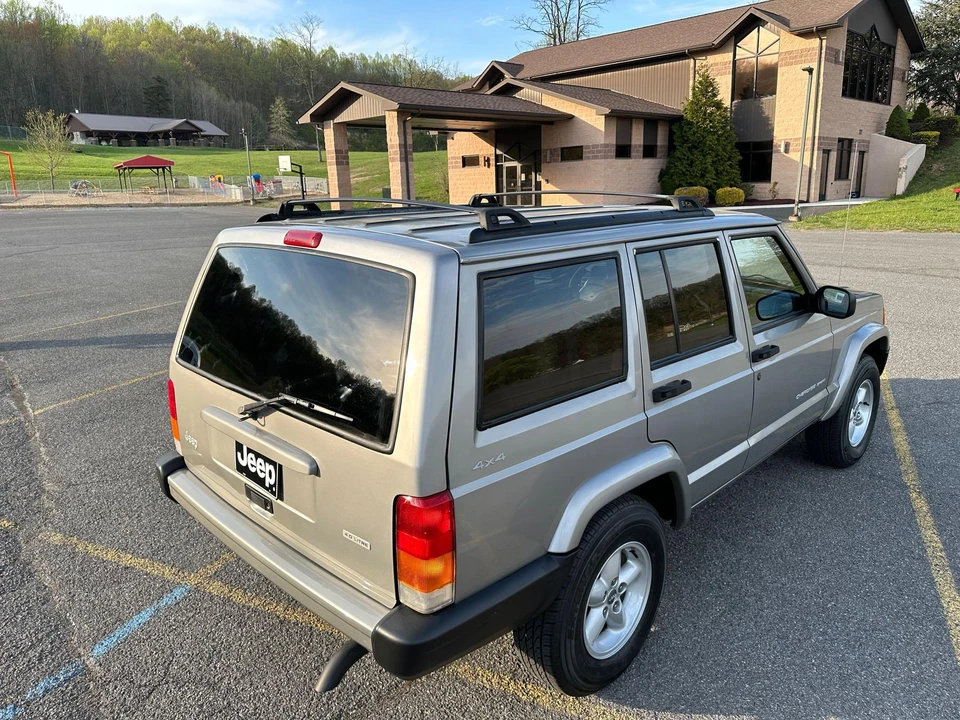 2000 Jeep XJ Cherokee - Image 14 of 31
