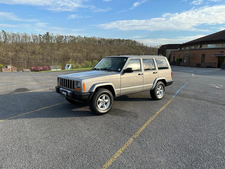 2000 Jeep XJ Cherokee - Image 2 of 31