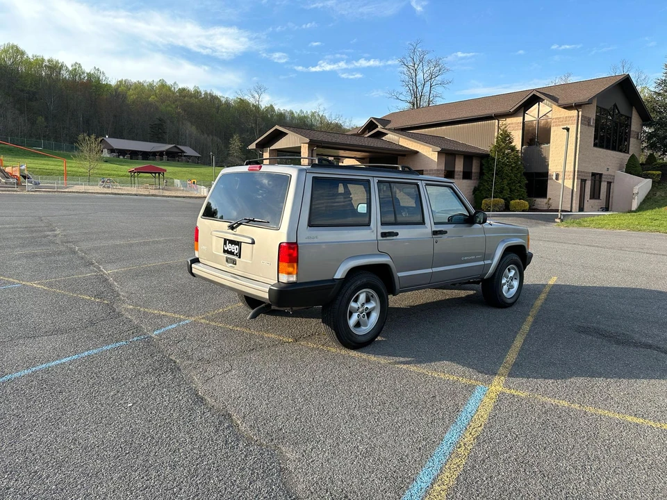 2000 Jeep XJ Cherokee - Image 15 of 31