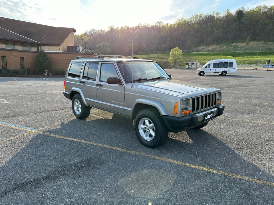 2000 Jeep XJ Cherokee - Image 17 of 31