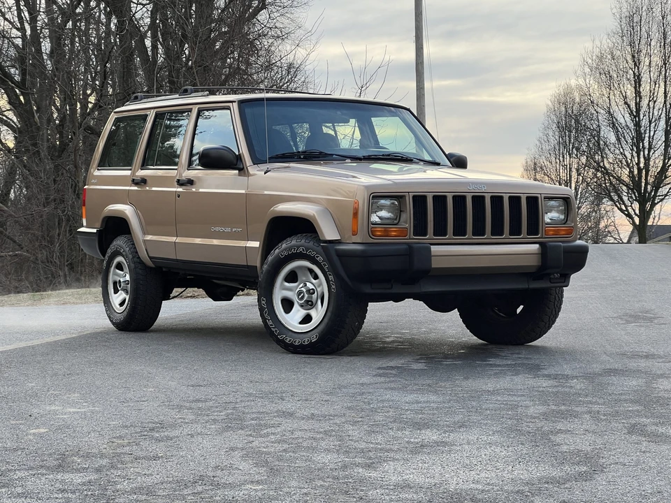 2000 Jeep XJ Cherokee - Image 9 of 31