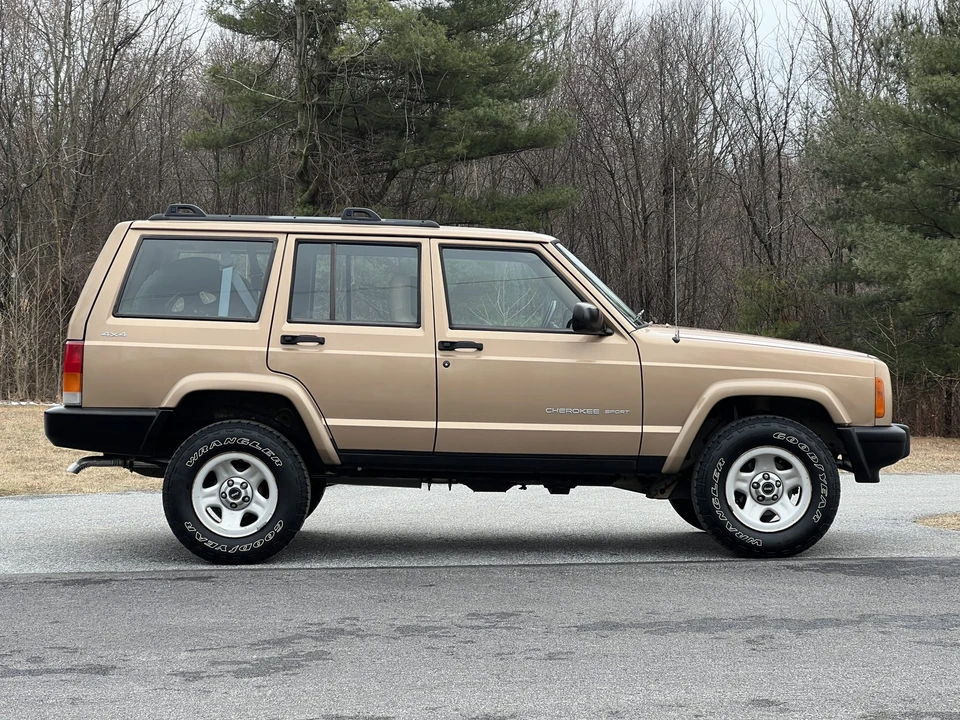 2000 Jeep XJ Cherokee - Image 7 of 31