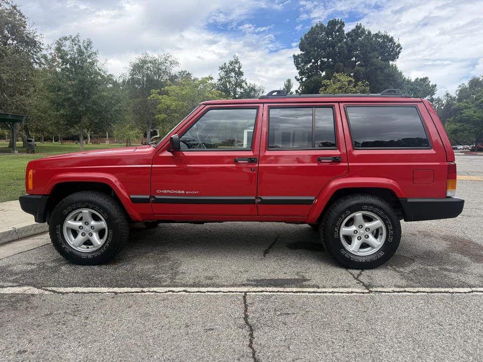 2000 Jeep XJ Cherokee - Image 13 of 31