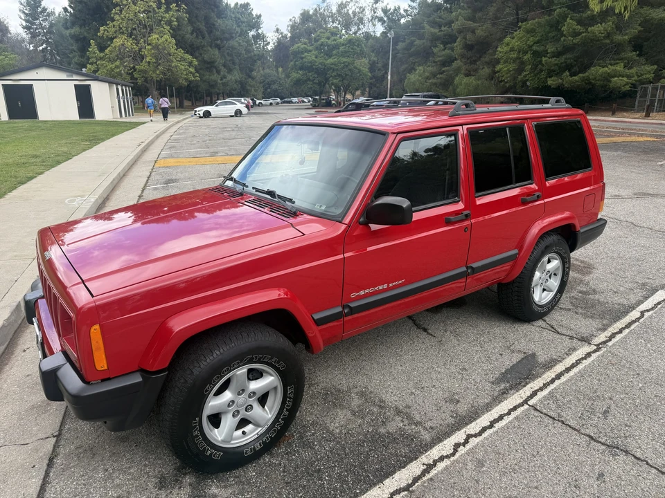 2000 Jeep XJ Cherokee - Image 2 of 31