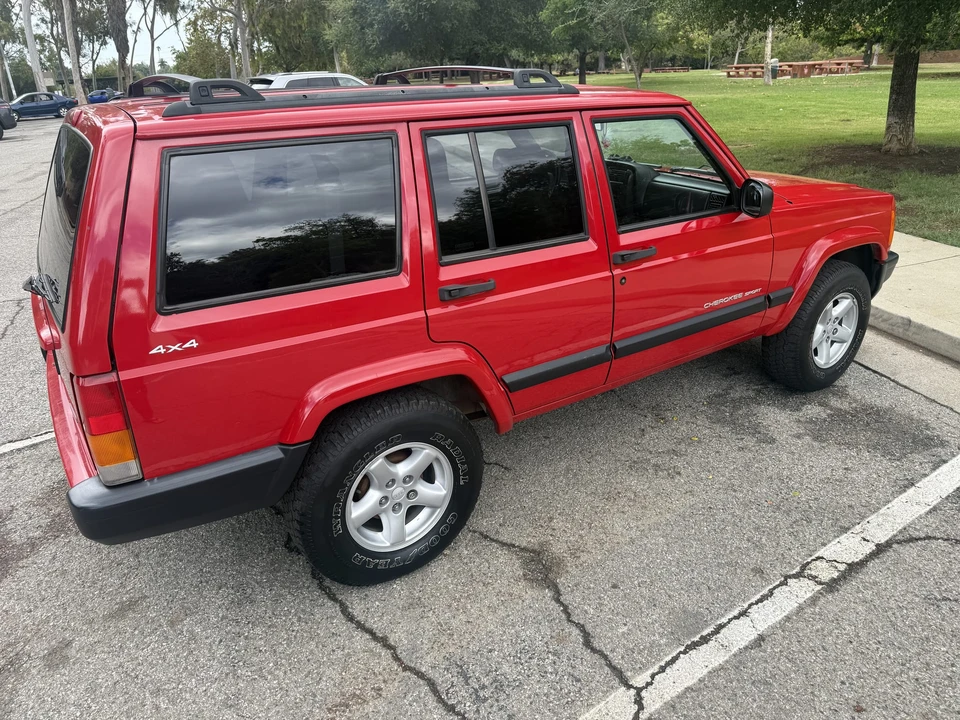 2000 Jeep XJ Cherokee - Image 9 of 31