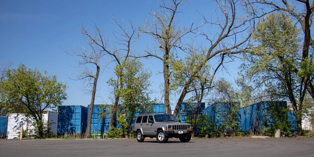 2000 Jeep XJ Cherokee - Image 15 of 31