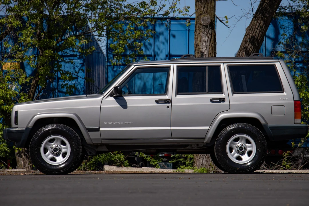 2000 Jeep XJ Cherokee - Image 9 of 31