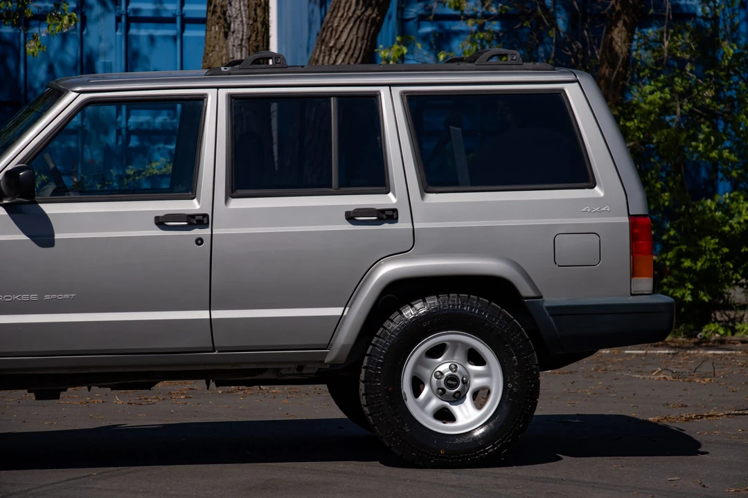 2000 Jeep XJ Cherokee - Image 27 of 31