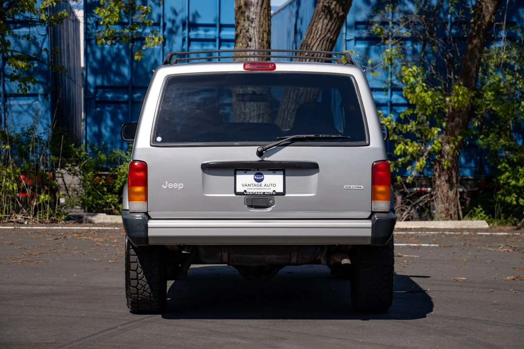 2000 Jeep XJ Cherokee - Image 11 of 31