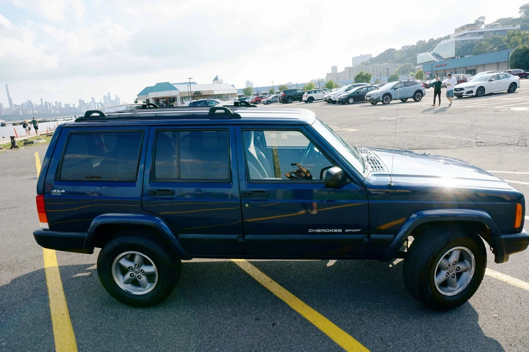 2000 Jeep XJ Cherokee - Image 8 of 31