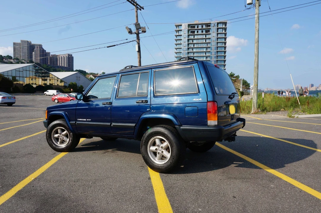 2000 Jeep XJ Cherokee - Image 15 of 31