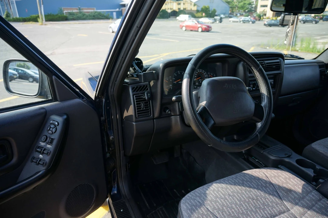 2000 Jeep XJ Cherokee - Image 30 of 31