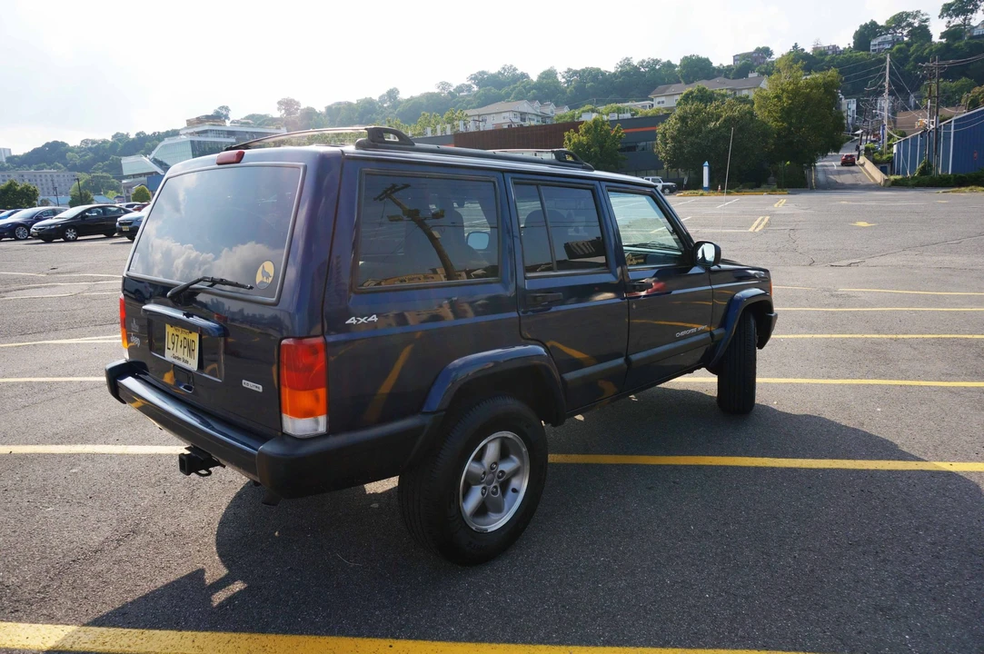 2000 Jeep XJ Cherokee - Image 9 of 31