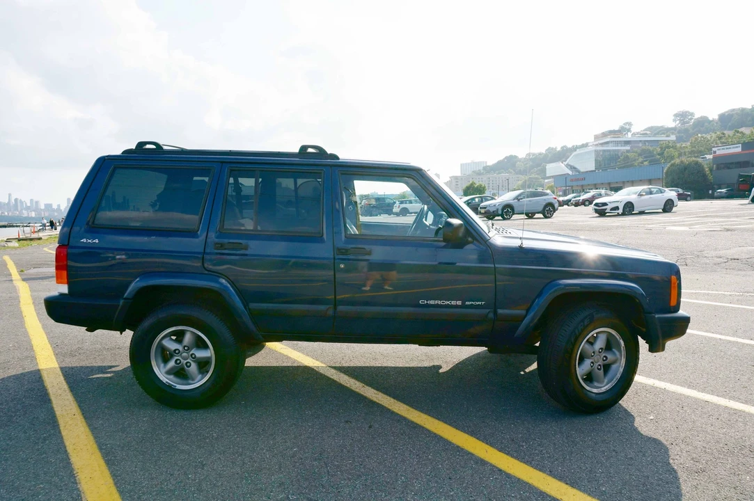 2000 Jeep XJ Cherokee - Image 7 of 31