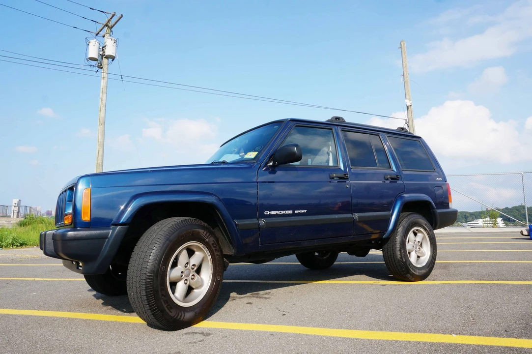 2000 Jeep XJ Cherokee - Image 2 of 31