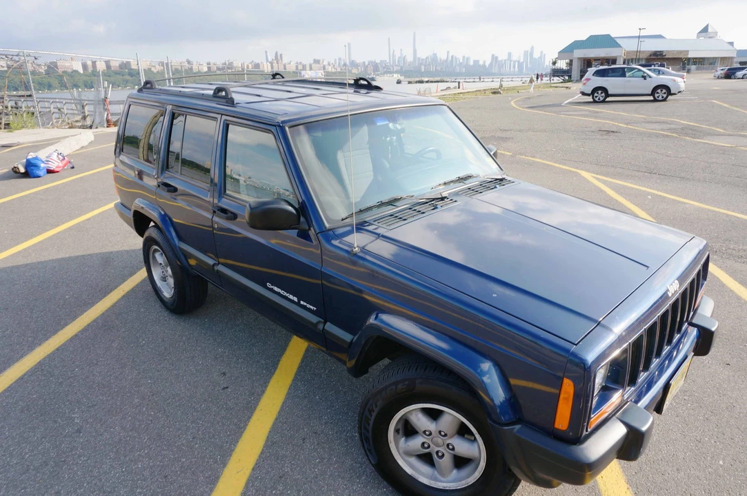 2000 Jeep XJ Cherokee - Image 5 of 31