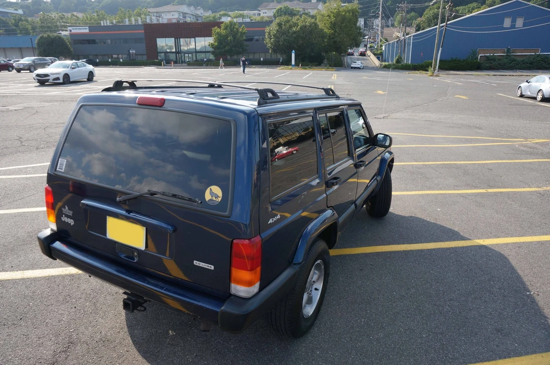 2000 Jeep XJ Cherokee - Image 10 of 31
