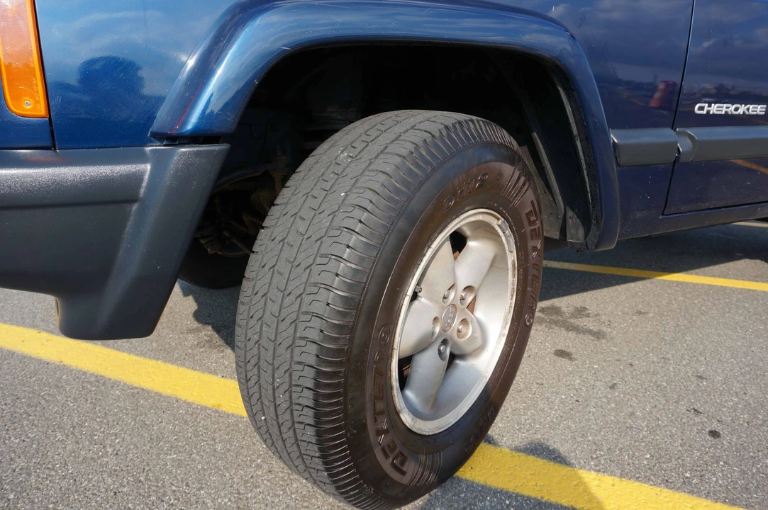 2000 Jeep XJ Cherokee - Image 28 of 31