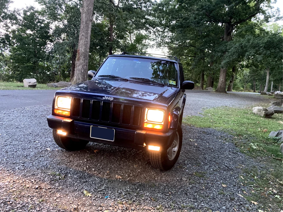 2000 Jeep XJ Cherokee - Image 18 of 31