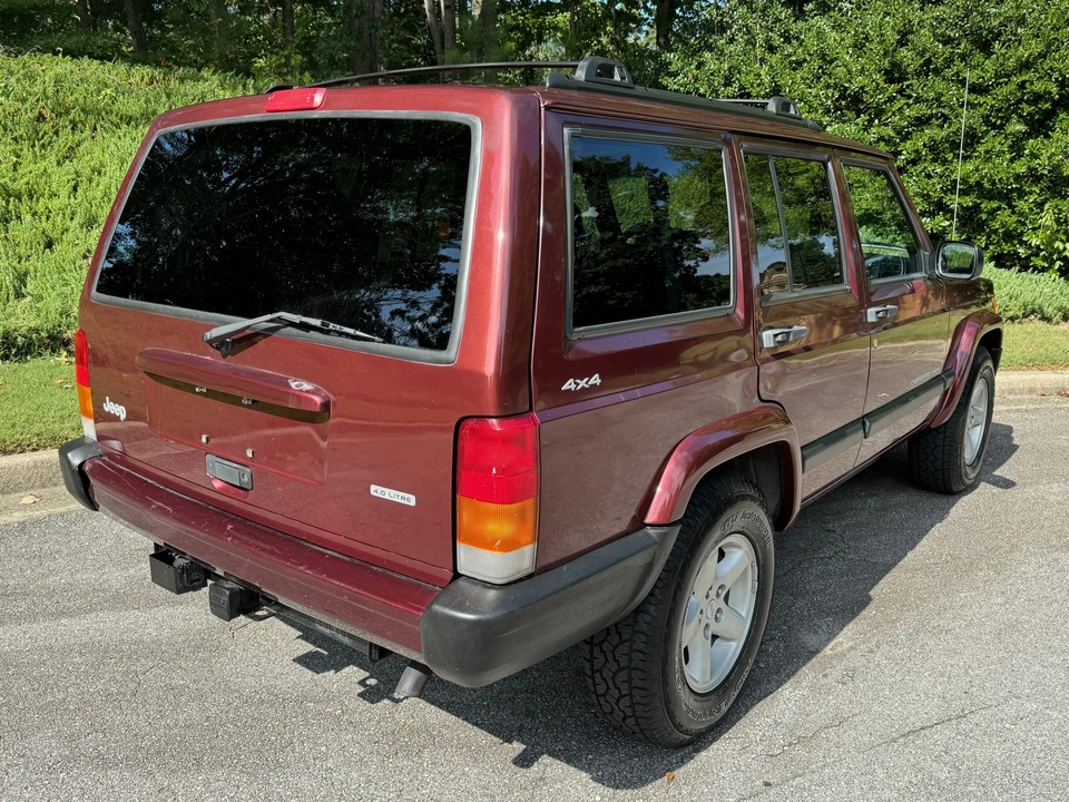 2000 Jeep XJ Cherokee - Image 8 of 31