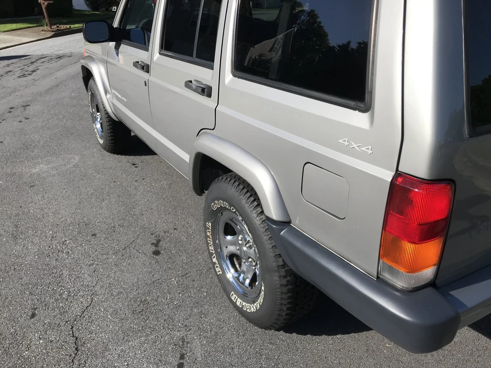 2000 Jeep XJ Cherokee - Image 15 of 31