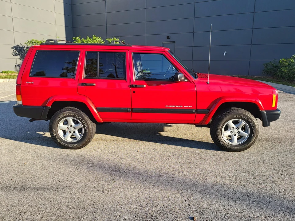 2000 Jeep XJ Cherokee - Image 9 of 31